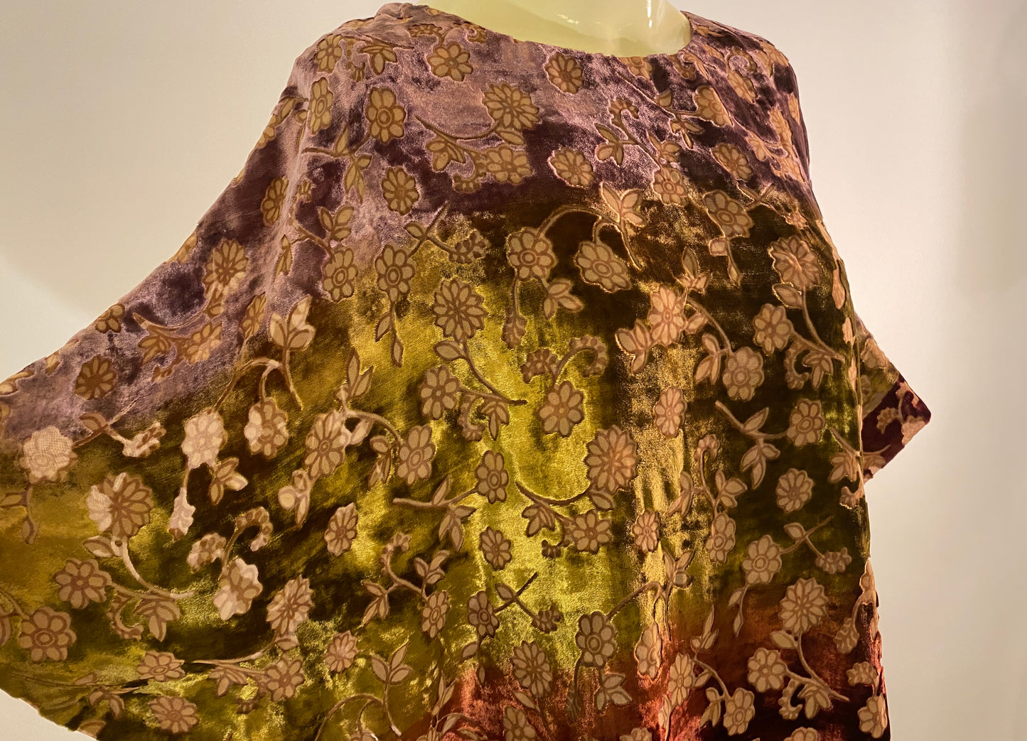 Petal Shawl Shirt with Fancy-Cut Velvet in Flower pattern