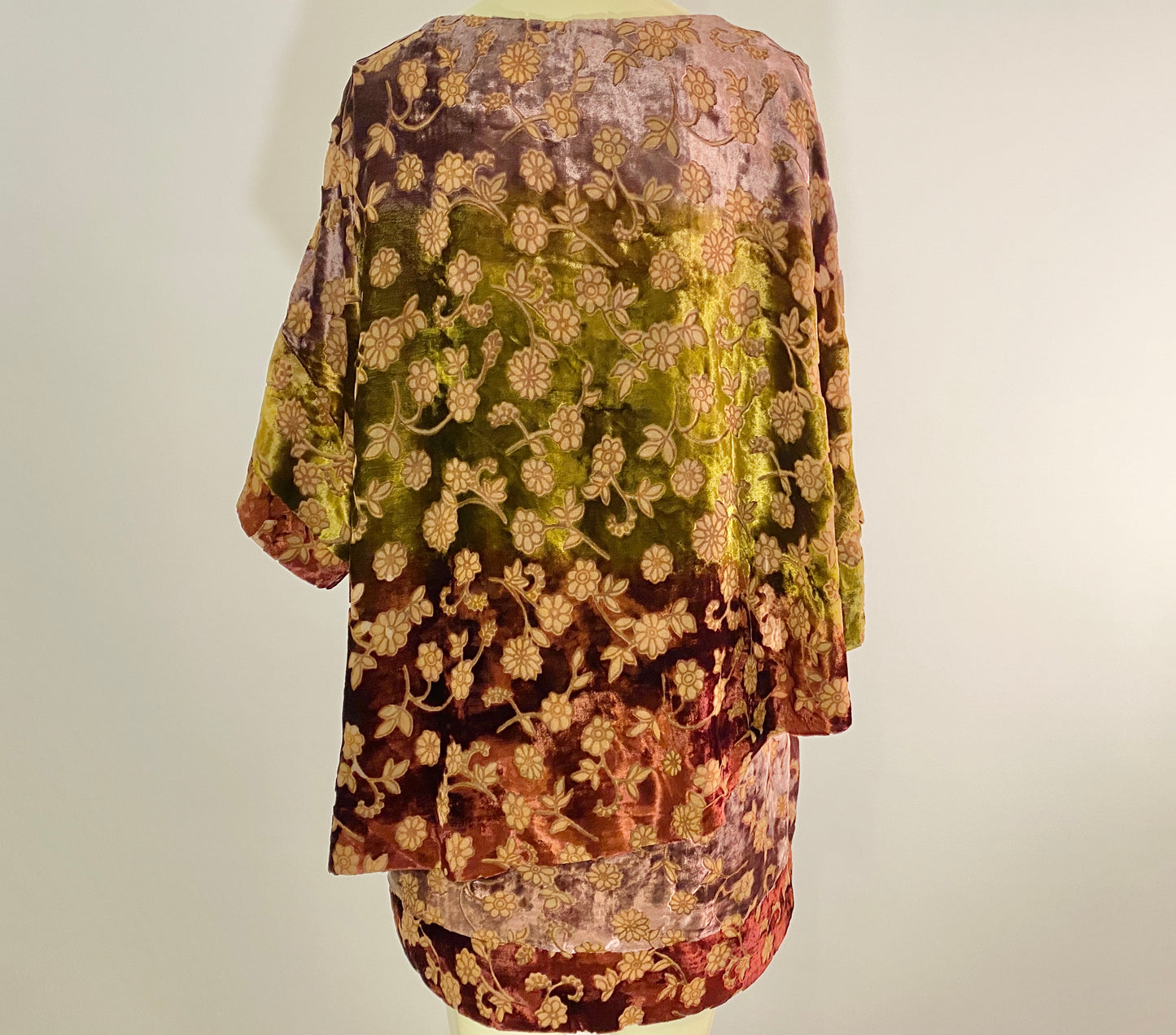 Petal Shawl Shirt with Fancy-Cut Velvet in Flower pattern