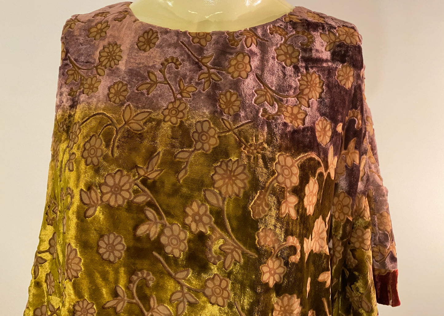 Petal Shawl Shirt with Fancy-Cut Velvet in Flower pattern